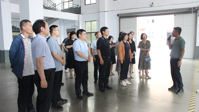 民盟重庆市南川区总支到杏彩网站体育
科技集团参观调研