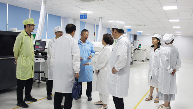 临沂市技师学院到杏彩网站体育
科技集团参观指导